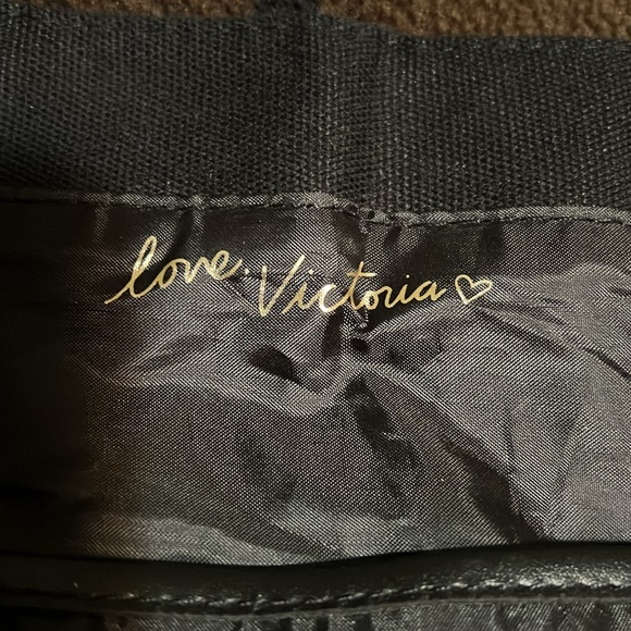 Very Large Victoria’s Secret TOTE - Picture 4 of 5